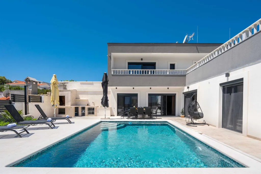 Sevid 3-Bedroom Villa with Private Heated Pool