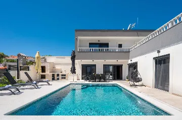 Sevid 3-Bedroom Villa with Private Heated Pool