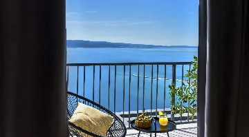 Contemporary Villa with Heated Pool in Omiš