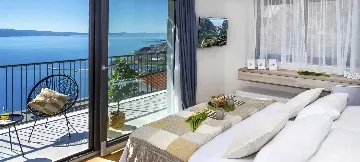 Contemporary Villa with Heated Pool in Omiš