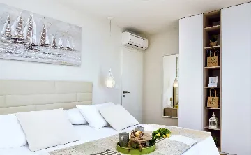 Contemporary Villa with Heated Pool in Omiš