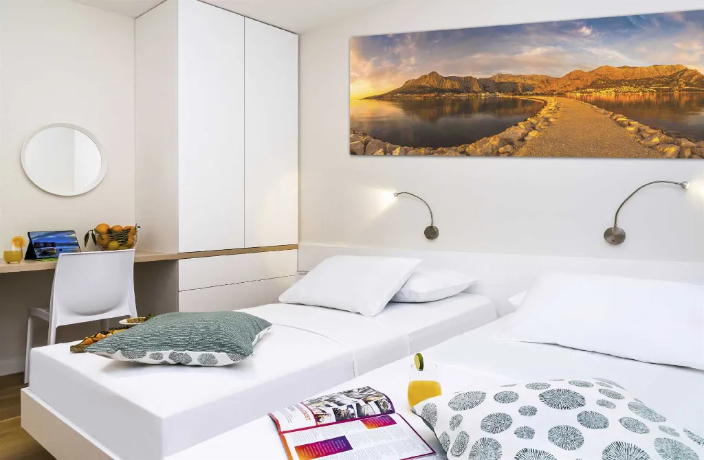 Contemporary Villa with Heated Pool in Omiš