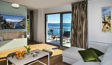 Contemporary Villa with Heated Pool in Omiš