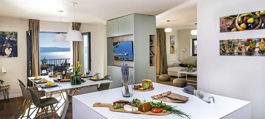 Contemporary Villa with Heated Pool in Omiš