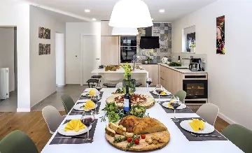 Contemporary Villa with Heated Pool in Omiš