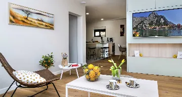 Contemporary Villa with Heated Pool in Omiš