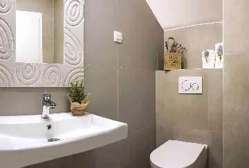 Contemporary Villa with Heated Pool in Omiš