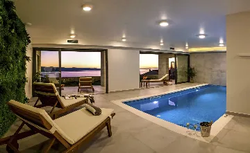 Contemporary Villa with Heated Pool in Omiš