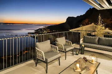 Contemporary Villa with Heated Pool in Omiš