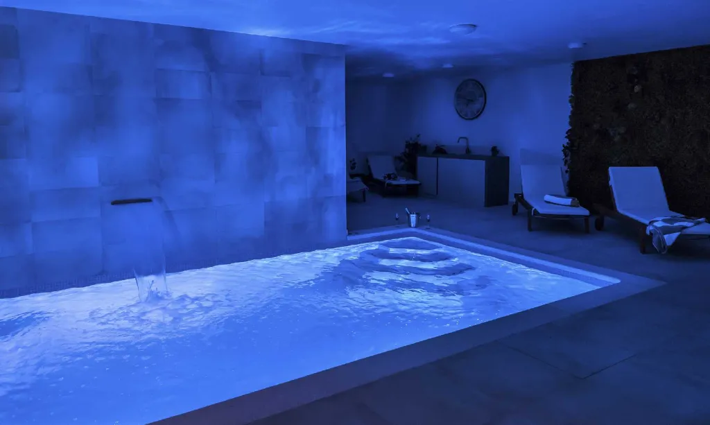 Contemporary Villa with Heated Pool in Omiš
