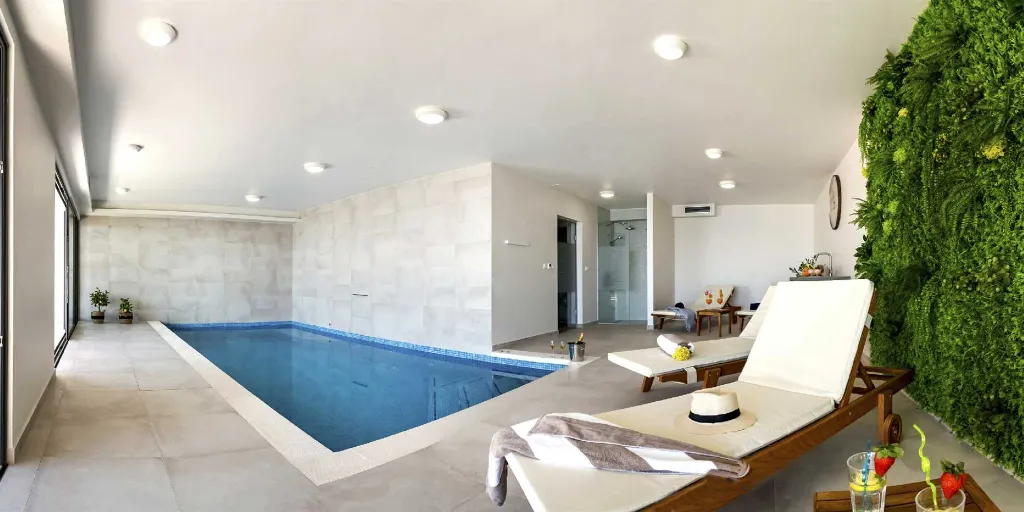 Contemporary Villa with Heated Pool in Omiš