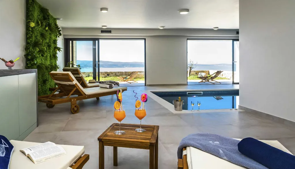 Contemporary Villa with Heated Pool in Omiš