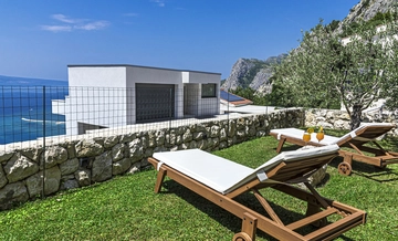 Contemporary Villa with Heated Pool in Omiš