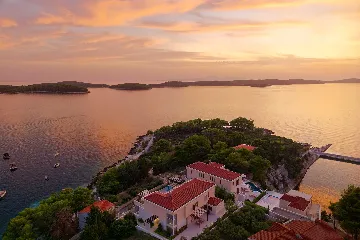 5-Bedroom Villa with Heated Pool in Hvar