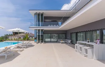 Kaštelir Villa for Up to 11 Guests with Heated Pool