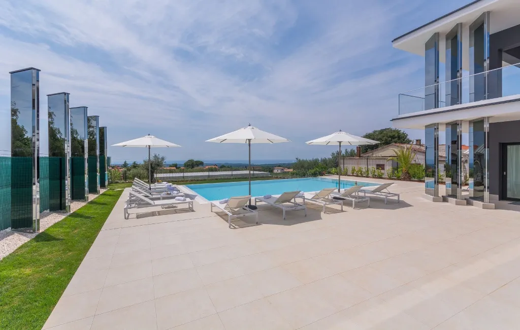 Kaštelir Villa for Up to 11 Guests with Heated Pool