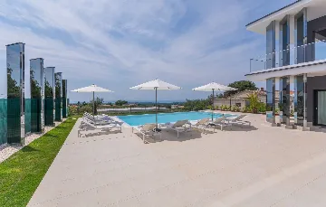Kaštelir Villa for Up to 11 Guests with Heated Pool