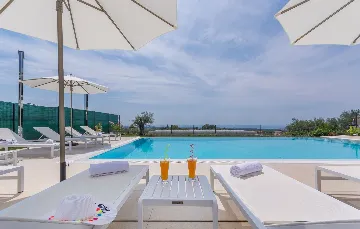 Kaštelir Villa for Up to 11 Guests with Heated Pool