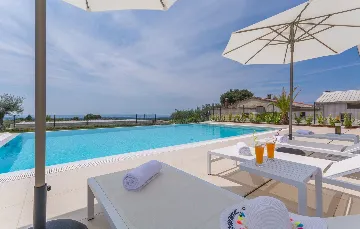 Kaštelir Villa for Up to 11 Guests with Heated Pool