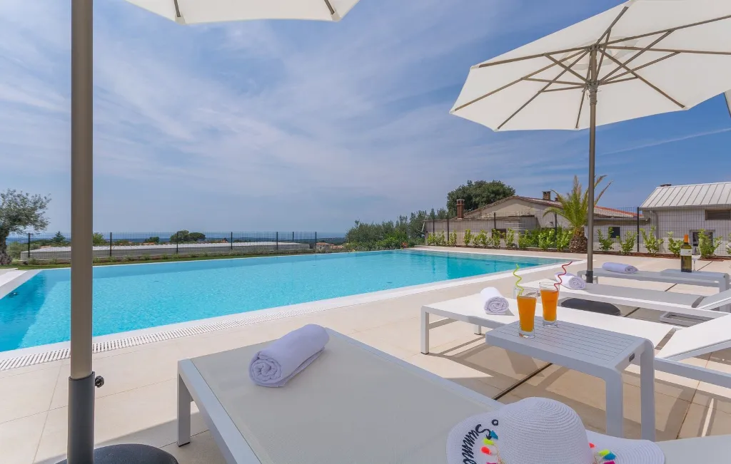 Kaštelir Villa for Up to 11 Guests with Heated Pool