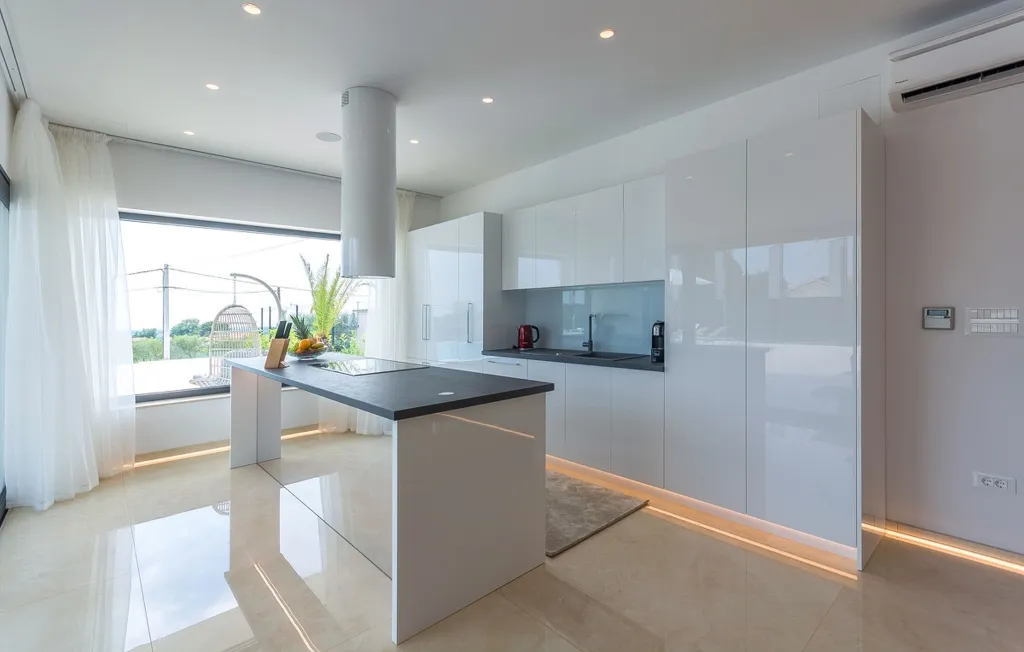 Kaštelir Villa for Up to 11 Guests with Heated Pool