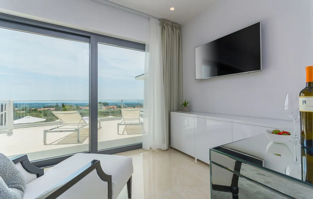 Kaštelir Villa for Up to 11 Guests with Heated Pool