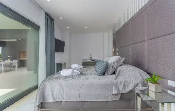 Kaštelir Villa for Up to 11 Guests with Heated Pool