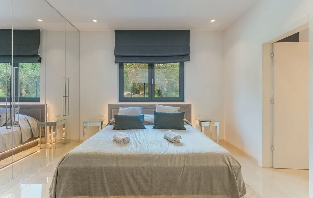 Kaštelir Villa for Up to 11 Guests with Heated Pool