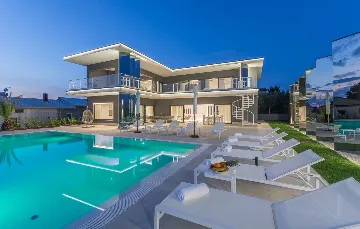 Kaštelir Villa for Up to 11 Guests with Heated Pool