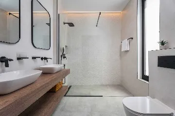 Omiš 5-Bedroom Villa with Heated Infinity Pool