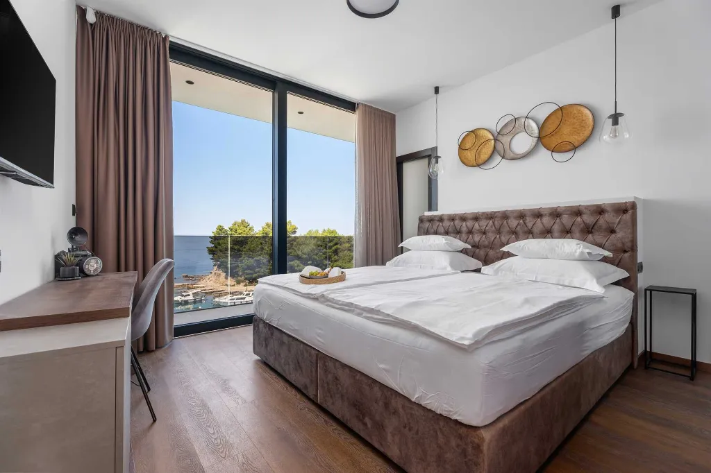 Omiš 5-Bedroom Villa with Heated Infinity Pool