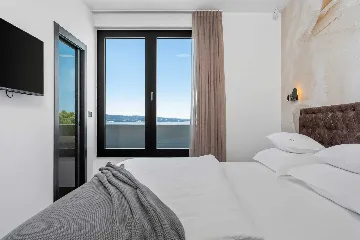 Omiš 5-Bedroom Villa with Heated Infinity Pool