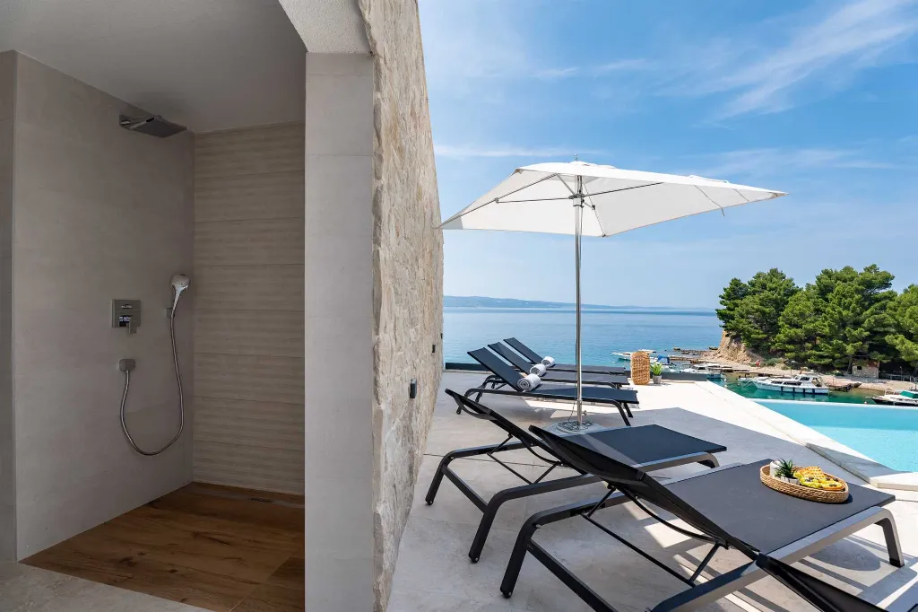 Omiš 5-Bedroom Villa with Heated Infinity Pool