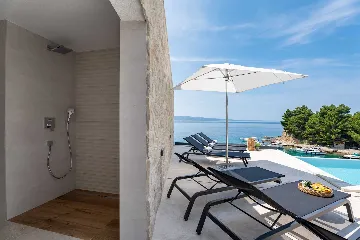 Omiš 5-Bedroom Villa with Heated Infinity Pool