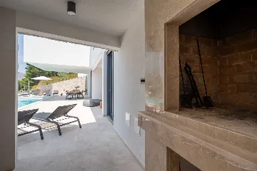 Omiš 5-Bedroom Villa with Heated Infinity Pool