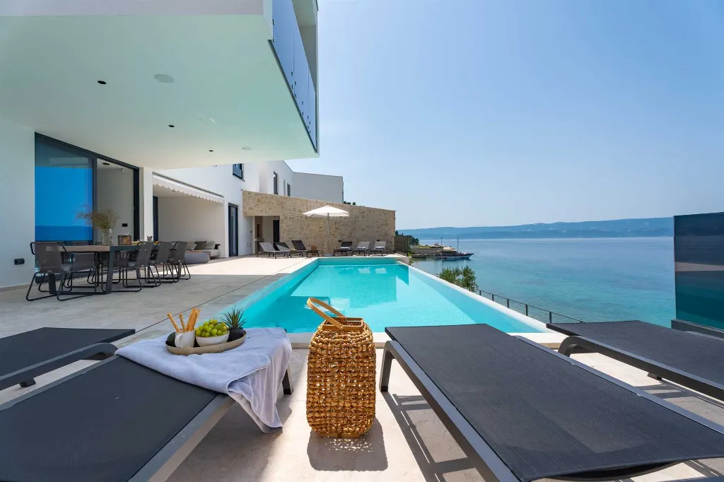 Omiš 5-Bedroom Villa with Heated Infinity Pool