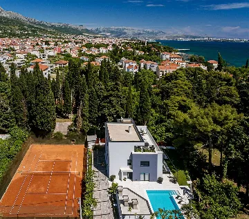 Kaštel Stari Villa for up to 12 Guests with Pool