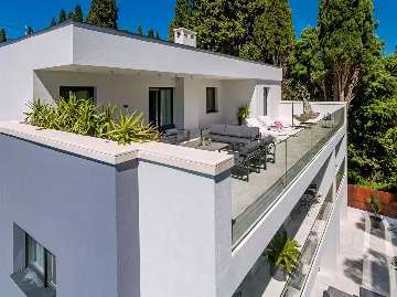 Kaštel Stari Villa for up to 12 Guests with Pool