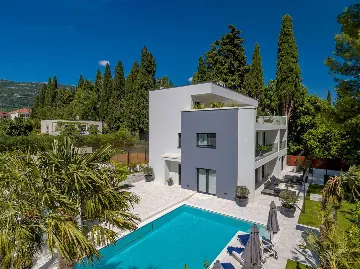 Kaštel Stari Villa for up to 12 Guests with Pool