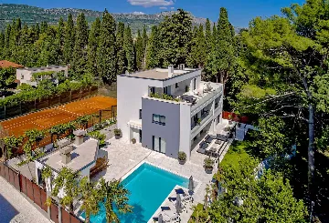 Kaštel Stari Villa for up to 12 Guests with Pool
