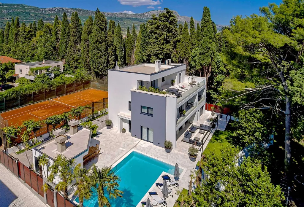 Kaštel Stari Villa for up to 12 Guests with Pool
