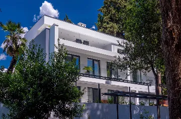 Kaštel Stari Villa for up to 12 Guests with Pool