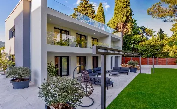 Kaštel Stari Villa for up to 12 Guests with Pool