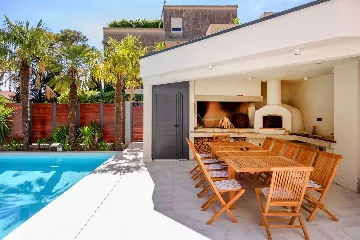 Kaštel Stari Villa for up to 12 Guests with Pool