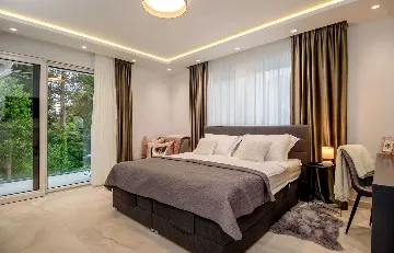 Kaštel Stari Villa for up to 12 Guests with Pool