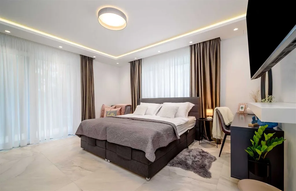 Kaštel Stari Villa for up to 12 Guests with Pool