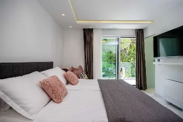 Kaštel Stari Villa for up to 12 Guests with Pool