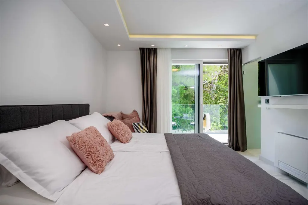 Kaštel Stari Villa for up to 12 Guests with Pool