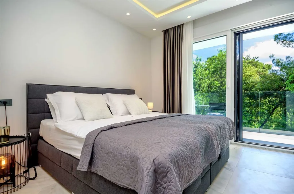 Kaštel Stari Villa for up to 12 Guests with Pool