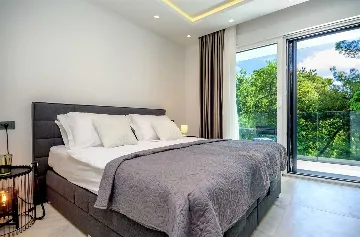 Kaštel Stari Villa for up to 12 Guests with Pool